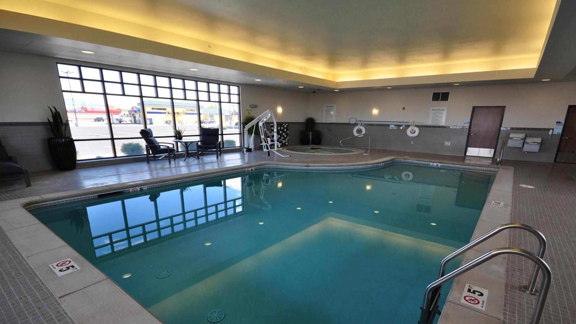 Holiday Inn Express Belgrade-Bozeman Area By Ihg Εξωτερικό φωτογραφία